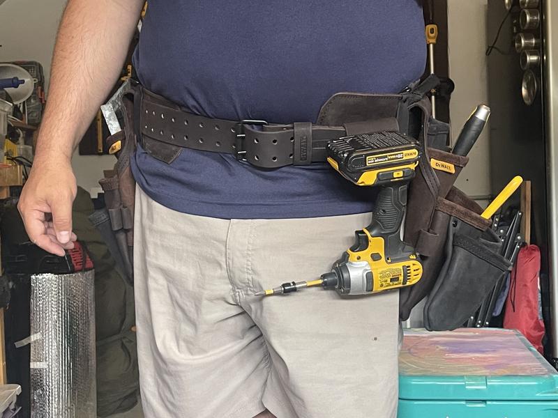 Cartuchera porta herramientas de cuero de 55 plgs, 18 bolsillos, Dewalt, dwst550113, DWST550113