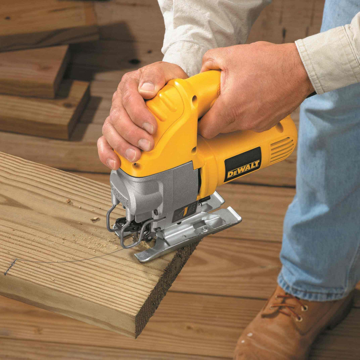SIERRA CALADORA DE 600 WATTS, DEWALT, DW317K