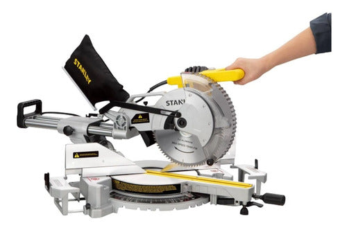 SIERRA INGLETEADORA DE 10", TELESCOPICA, 1800 WATTS, SM18-B3, STANLEY