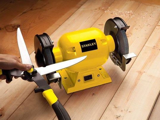 ESMERIL DE BANCO DE 6", 1/2 HP, 3450 RPM, STGB3715-B3, STANLEY