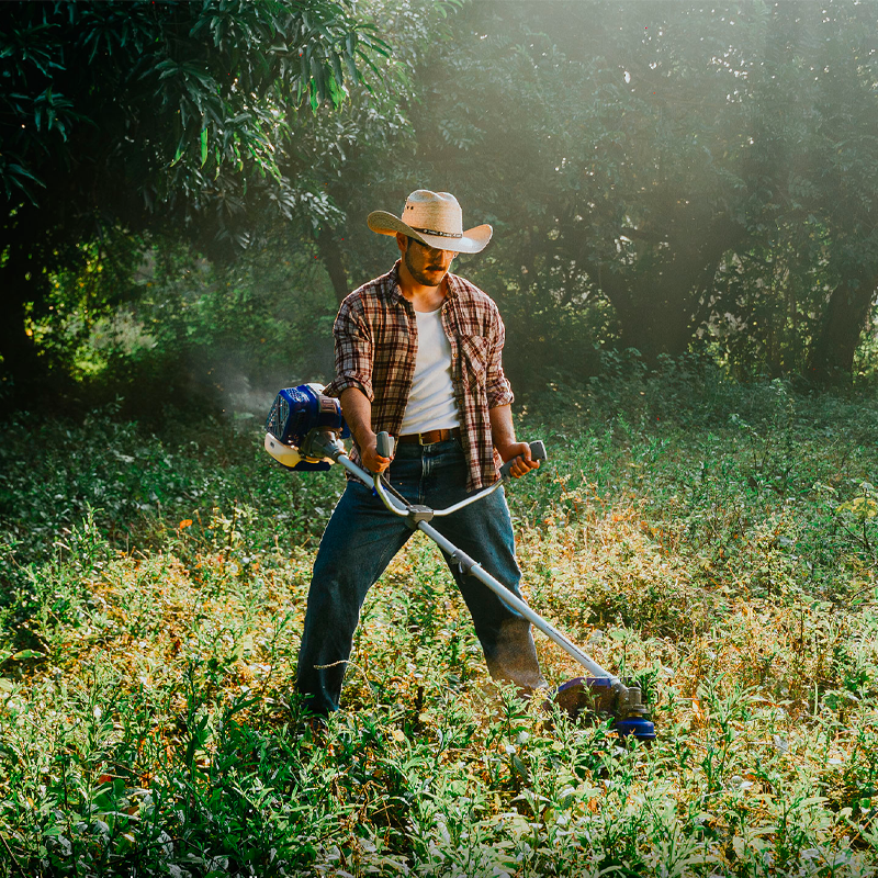 Chapeadora de 2.5 Hp, 2 tiempos en marca HYUNDAI, HYH52XT
