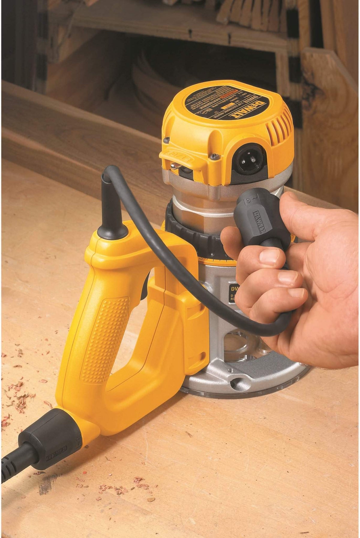 ROUTER CON MANGO TIPO D, 2 1/4 HP, DEWALT, DW618D