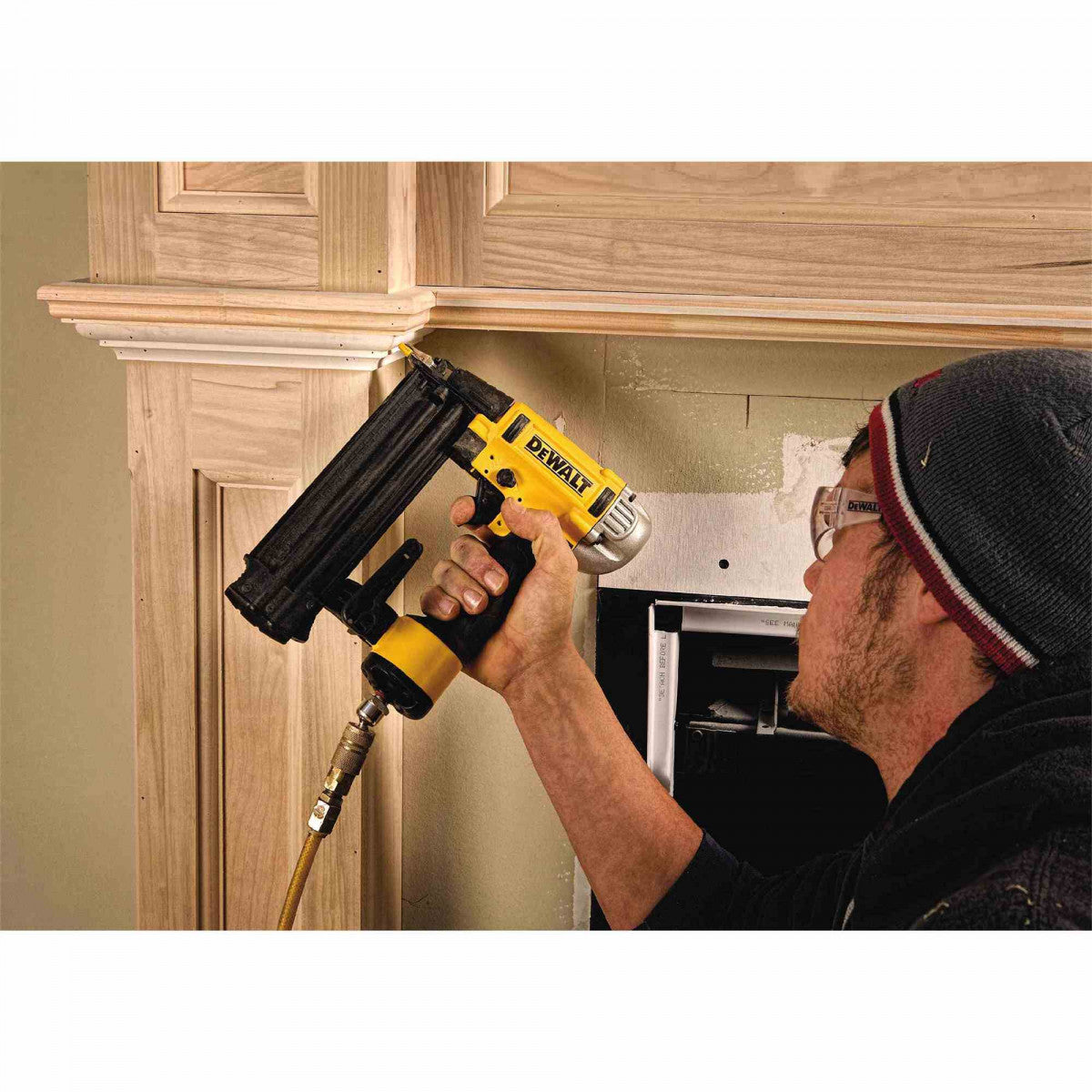 CLAVADORA DE AIRE DEWALT DWFP12233